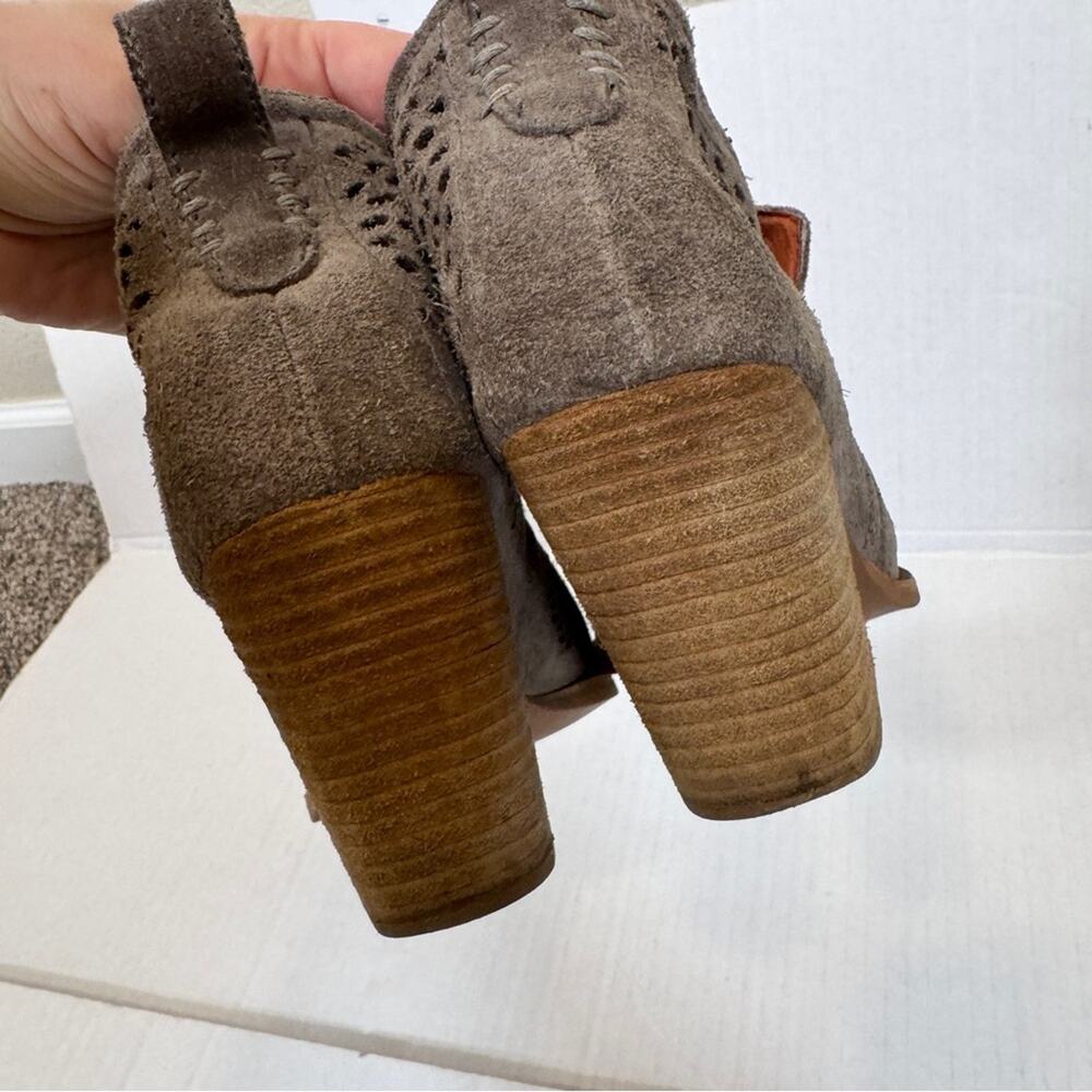 Jeffrey Campbell Brown Laser Cut Stacked Wood Ankle Boots Womens 9 Booties Fall - Picture 7 of 13
